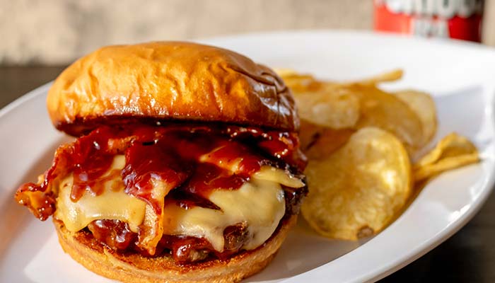 Frankie's Chicago Style Pizza and Sandwiches restaurant in Fletcher, MN
