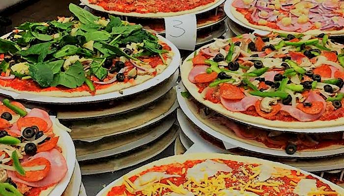 Frankie's Chicago Style Pizza restaurant in Basswood Grove, MN take and bake pizza catering